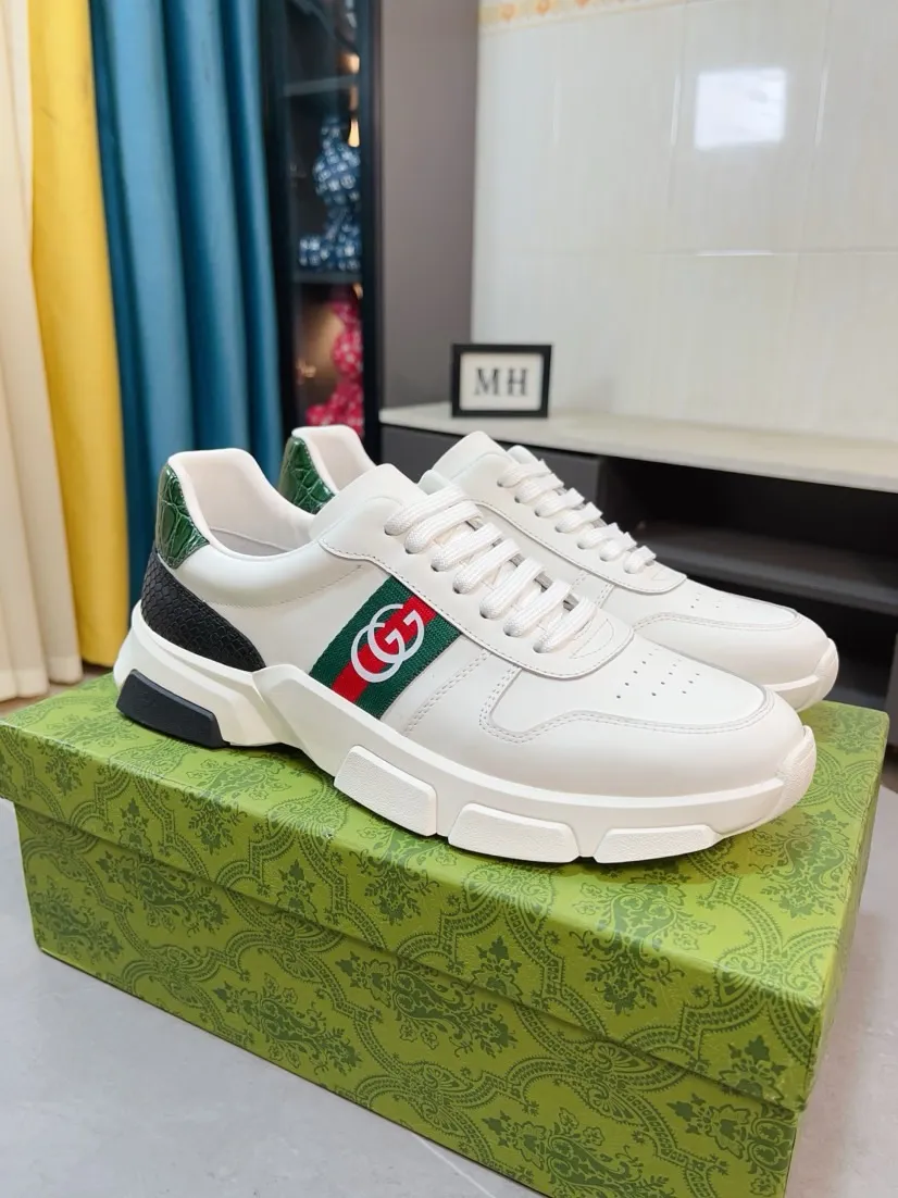 Men's shoes 💰560🌹🌹GUCCI [Gucci] New high-end brand of men's shoes, the latest fashionable casual men's shoes, trendy and versatile, relaxed and sporty style, uppers imported from Italy, first-layer cowhide, genuine leather lining, and ultra-fine workmanship. Original personalized fashionable rubber wear-resistant outsole, light and comfortable on the foot, size 38-44